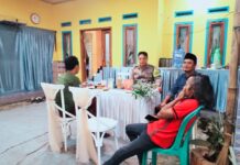 Bhabinkamtibmas Kapandayan Sambangi Warga Binaan Jelang Hajatan Pernikahan, Berikan Imbauan Kamtibmas