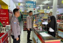 Patroli Siang Polsek Mandirancan, Cegah Kriminalitas dan Gangguan Kamtibmas di Toserba Fajar