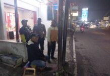 Polsek Kramatmulya Laksanakan Patroli Malam Hari Jaga Harkamtibmas di Sekitaran Pertokoan Pasar Kramatmulya