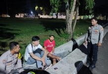 Ka SPKT 1 Polsek Mandirancan Ajak Pemuda di Apang Bola Jauhi Kenakalan dan Kejahatan