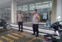 Di Balik Keramaian Sore, Polsek Mandirancan Hadir Jaga Kedamaian Warga yang Sedang Ngabuburit