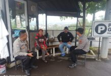 Polsek Kramatmulya Laksanakan Patroli Siang Jaga Keamanan di Wilayah Hukum Polsek Kramatmulya Sambangi Kedai Tresa Desa Karangmangu