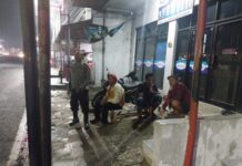 Piket Polsek Kramatmulya Rutin Laksanakan Patroli Malam Hari Jaga Harkamtibmas Sambangi Warga Desa Kramatmulya