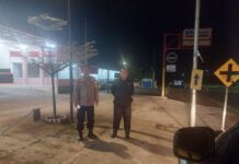 Piket Polsek Kramatmulya Laksanakan Patroli Malam Hari Jaga Harkamtibmas di Wilayah Hukum Sambangi Warga Desa Kramatmulya