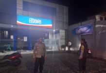 Patroli Malam Hari Polsek Kramatmulya Jaga Harkamtibmas di Wilayah Hukum Sambangi Bank BRI Unit Kramatmulya