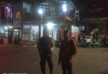 Patroli Malam Hari Polsek Kramatmulya Jaga Harkamtibmas di Wilayah Hukum Sambangi Warga Desa Kalapagunung