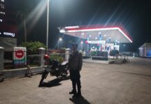 Cegah Kriminalitas Malam, Bhabinkamtibmas Polsek Ciawigebang Patroli KRYD ke SPBU Ciawigebang