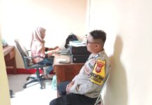 Bhabinkamtibmas Desa Kadurama Sambangi Kantor Desa, Perkuat Koordinasi Kamtibmas