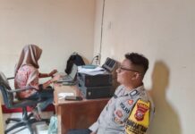 Sambang Kantor Desa, Bhabinkamtibmas Desa Kadurama Tingkatkan Koordinasi Kamtibmas