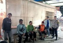 Patroli Dialogis Malam Hari, Bhabinkamtibmas Desa Ciawilor Sampaikan Pesan Kamtibmas Kepada Warga Binaan