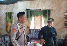 Kanit Propam Polsek Ciwaru Sambangi Warga Desa, Perkuat Kamtibmas
