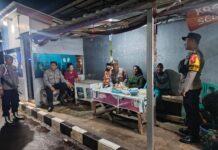 Kapolsek Ciwaru Berikan Edukasi Kamtibmas kepada Pemuda saat Patroli Malam