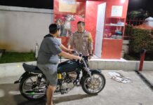 Patroli KRYD Malam Hari, Bhabinkamtibmas Polsek Ciawigebang Sambangi SPBU Cipicung Antisipasi Gangguan Kamtibmas