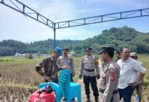 Bhabinkamtibmas Monitoring Program Pembangunan Koramil Ciwaru di Wilayah Desa
