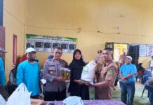 Polsek Pancalang Kawal Gebyar Cek Kesehatan Gratis dan Penyaluran Bantuan Pangan di Desa Tajurbuntu