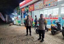 Langkah Sigap Bhabinkamtibmas Polsek Mandirancan Antisipasi Aksi Kriminalitas Malam Hari di Desa Cirea