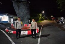 Ka SPKT 3 Polsek Mandirancan Siagakan Personel di Jalur Utama Tugu Macan, Upaya Preventif Jaga Kedamaian Malam