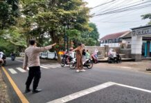 Gatur Lantas Intensif Kawal Aktivitas Pelajar dan Pekerja, Polsek Mandirancan Jamin Jalur Pagi Bebas Hambatan
