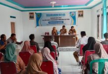 Bhabinkamtibmas Polsek Kramatmulya Laksanakan monitoring Penyaluran Bansos BLT DD Desa Gandasoli