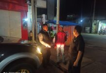 Patroli Malam Hari Piket Polsek Kramatmulya Jaga Harkamtibmas di Wilayah Hukum Sambangi Security SPBU Desa Cilowa