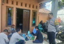 Anggota Patroli Polsek Pancalang Intensifkan Patroli Dialogis di Desa Sumbakeling, Sampaikan Himbauan Kamtibmas untuk Antisipasi C-3 dan Jaga Kondusifitas Wilayah
