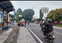 Polsek Kramatmulya Rutin Melaksanakan Ph Pagi di Depan SMPN 1 Kramatmulya, Tekankan Keselamatan Warga dan Anak Sekolah