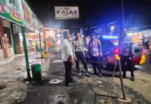 Kanit Propam dan Bhabinkamtibmas Polsek Ciawigebang Intensifkan Patroli KRYD Malam Hari Sambangi Penjaga Malam Toserba Fajar