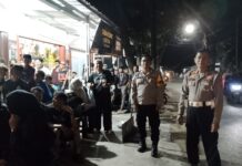 Polsek Ciawigebang Laksanakan Pengamanan Nobar PERSIB Bandung vs PSM Makassar di Cafe Koka Desa Ciputat