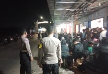 Polsek Ciawigebang Amankan Nobar PERSIB Bandung vs PSM Makassar di Cafe Koka Desa Ciputat