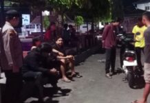Polsek subang laksanakan giat patroli malam, sambangi warga.