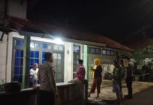 Bhabinkamtibmas Polsek Ciawigebang Laksanakan Patroli KRYD Malam Hari dan Sampaikan Himbauan Kamtibmas kepada Warga Desa Pajawanlor