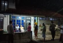Bhabinkamtibmas Polsek Ciawigebang Patroli KRYD Malam Hari Sambangi Warga Pajawanlor