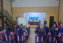 Kapolsek Ciawigebang Hadiri Penyuluhan dan Pelatihan Kesehatan Melalui Rembuk Stunting Tahun 2026 di Desa Ciomas
