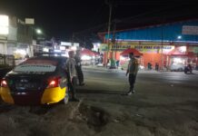 Kanit Lantas Polsek Ciawigebang Pimpin Patroli Malam Hari Antisipasi Gangguan Kamtibmas di Pasar Desa Ciputat