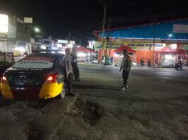 Kanit Lantas Polsek Ciawigebang Pimpin Patroli KRYD Malam Hari Antisipasi Gangguan Kamtibmas di Pasar Ciputat