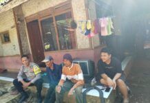 Bhabinkamtibmas Sambang Warga Desa Sukaraja, Sampaikan Pesan Kamtibmas