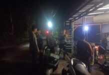 Patroli KRYD Malam, Bhabinkamtibmas Polsek Ciawigebang Sambangi Warga di Desa Suganangan