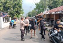 Kapolsek Ciawigebang Pimpin Langsung Pengawalan Bobotoh Persib ke Lokasi Nobar Indonesia Super League 2025/2026 di Pendapa Paramartha Kuningan