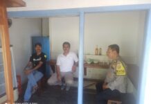 Bhabinkamtibmas Desa Cikubangsari Polsek Kramatmulya Laksanakan Sambang Door to Door dengan Warga Guna untuk Deteksi Dini dan Cegah Kejahatan