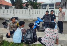 Sayangi Generasi Muda, Ka SPKT 2 Polsek Mandirancan Sambangi Tongkrongan Pelajar Guna Cegah Kenakalan Remaja