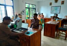 Amankan Desa dari Kejahatan Siber dan Fisik, Bhabinkamtibmas Polsek Mandirancan Rapatkan Barisan Bersama Pamong Desa