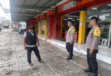 Aksi Tegas Bhabinkamtibmas Polsek Mandirancan Bentengi Juru Parkir dan Pengendara dari Ancaman Pemalakan Liar