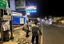 Analisis Titik Sumat Arus Jalan Protokol, Regu Patroli Polsek Mandirancan Sukses Kendalikan Kelancaran Simpang Tiga