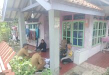 Bhabinkamtibmas Desa Kramatmulya Beserta Perangkat Desa Binaan Sambangi Warga Guna untuk Deteksi Dini dan Cegah Kejahatan