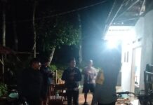 Patroli Lingkungan Pada Malam Hari, Bhabinkamtibmas Karangkamulyan Sampaikan Himbauan Kamtibmas kepada Warga Binaan