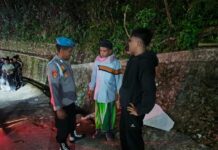 Bhabinkamtibmas Polsek Ciwaru Sambangi Warga, Sampaikan Pesan Kamtibmas pada Malam Hari