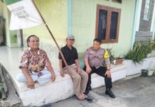 Bhabinkamtibmas Jalin Silaturahmi Kamtibmas dengan Warga Kapandayan untuk Ciptakan Situasi Kondusif