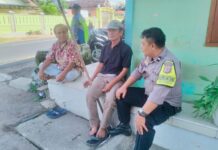 Bhabinkamtibmas Pererat Silaturahmi Kamtibmas dengan Warga Kapandayan