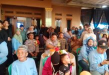 Bhabinkamtibmas Bersama Pol PP Kecamatan Ciawigebang Hadir Berikan Rasa Aman pada Hiburan Burok MJM di Desa Cihirup