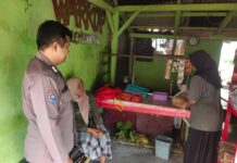 Anggota Polsek subang laksanakan patroli sambang, cegah gangguan kamtibmas.